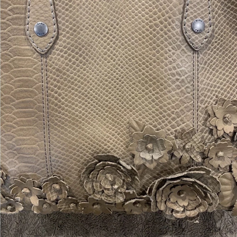 🤍🩶Frye Melissa 3D Floral Snake Embossed Leather Tote $498 - Picture 12 of 16